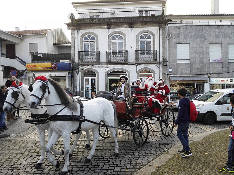 Pai Natal Chegou a P. Barca Levando Presentes