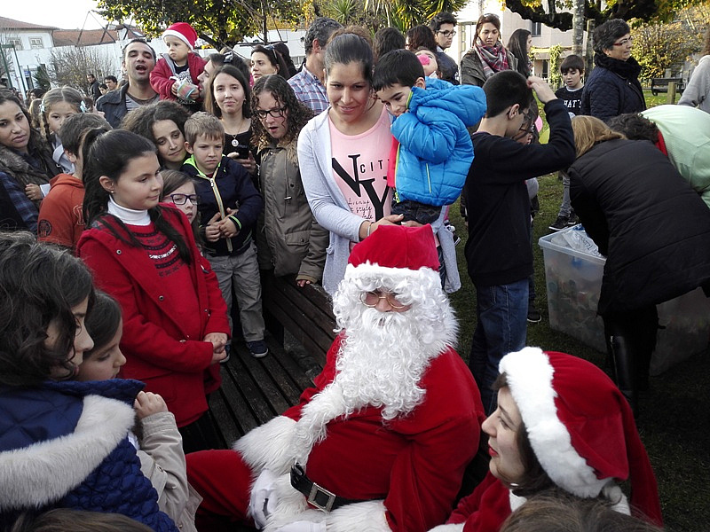 Pai Natal Chegou a P. Barca Levando Presentes