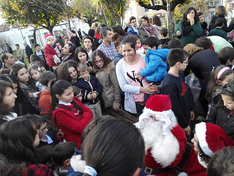 Pai Natal Chegou a P. Barca Levando Presentes
