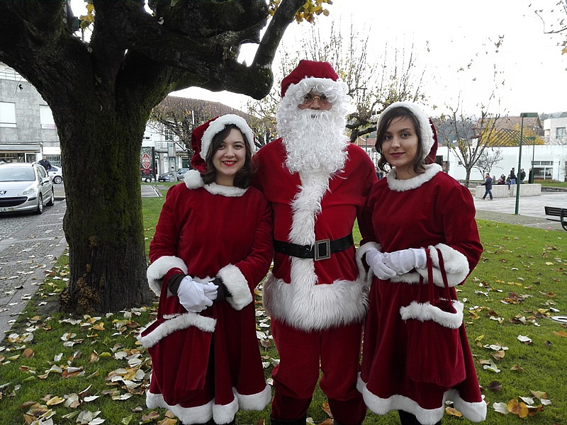 Pai Natal Chegou a P. Barca Levando Presentes