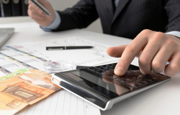Novembro com mais salário: retenção na fonte de IRS cai para metade